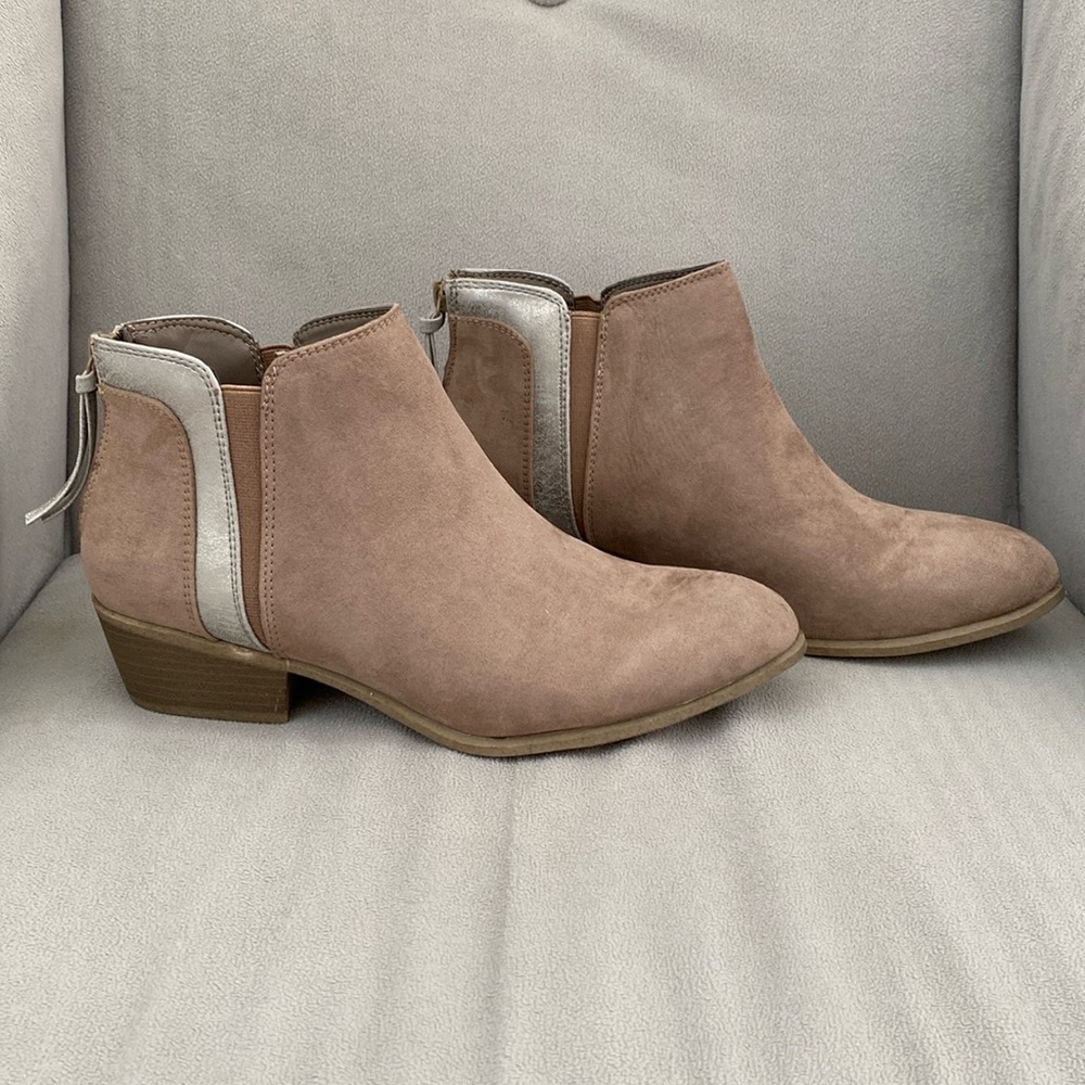 Candie’s•Taupe Booties•Size 7.5